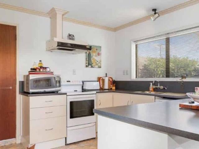 Pomare Key Location Three bedroom