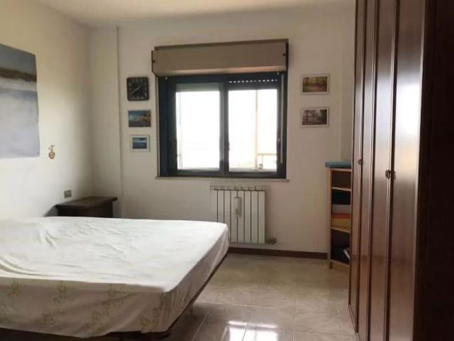 POMEZIA BILOCALE ARREDATO CON TERRAZZO PRIVATO