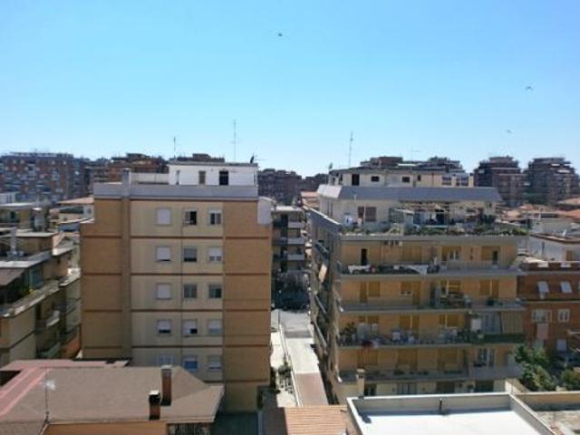 pomezia centro piano alto ristrutturato