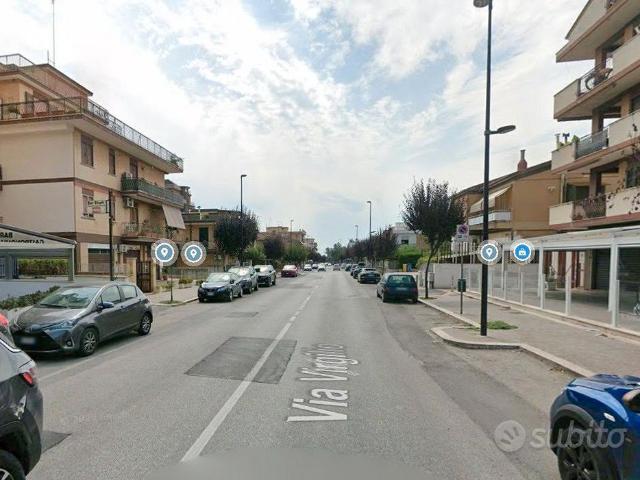 Pomezia spazioso quadrilocale