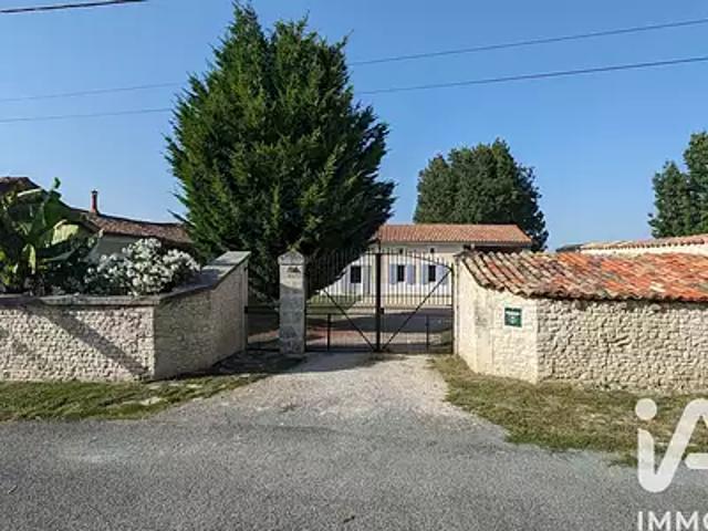 Pommiers Moulons 17130 Achat / Vente maison 7 pièces t7 parking