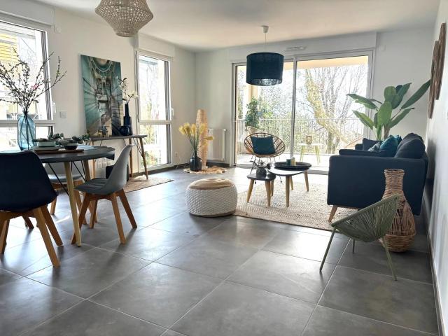 PONT DE CLAIX T4 DE 80M² donnant sur terrasse de 24m²