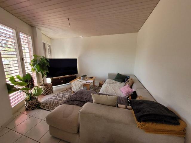 PONT LA VILLE / Semi detached house in a quiet area