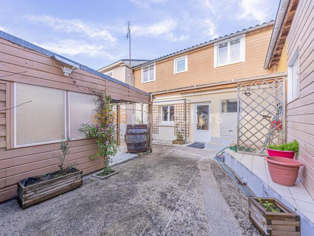 PONT SAINT MARTIN MAISON DE BOURG 92 M2 4 CHAMBRES PATIO EXTERIEUR