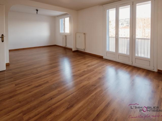 PONTARLIER APPARTEMENT T4 BALCON GARAGE