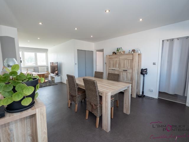 PONTARLIER PROCHE TOUTES COMMODITES APPARTEMENT DE TYPE 3: CAVE, BALCON