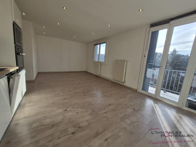 PONTARLIER T2 BIS BALCON CAVE GARAGE