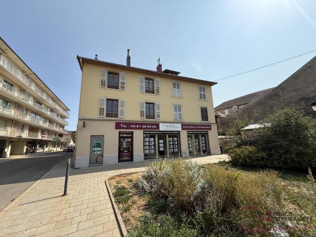 PONTARLIER T 5 refait à neuf plein Centre ville