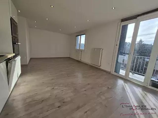 Pontarlier 25300 Location appartement 3 pièces t3 au dernier étage