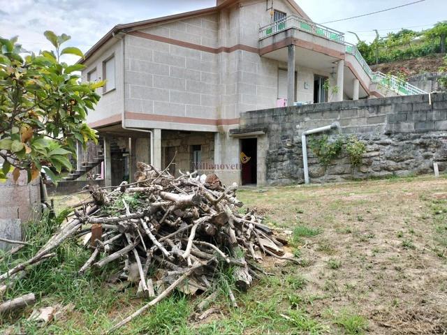PONTEAREAS, CASA DE 2 PLANTAS CON TERRENO