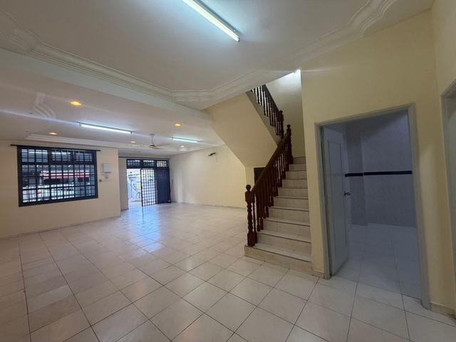 PontianDouble Storey For Rent4Bed 3BathNear to MasleeSKS Point