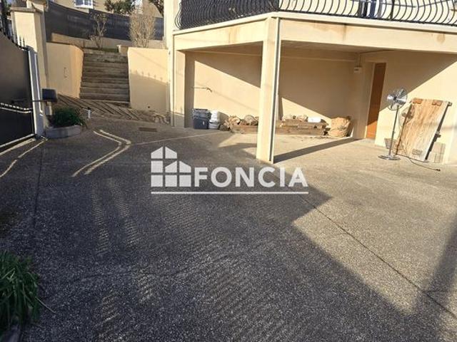 Pontoise maison individuelle 6 pieces plus une piece independante, sur sous sol total avec garage 465 m2 de terrain
