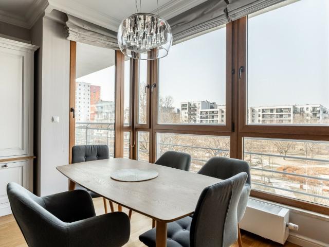 Ponadczasowa elegancja w 57 m² z balkonem