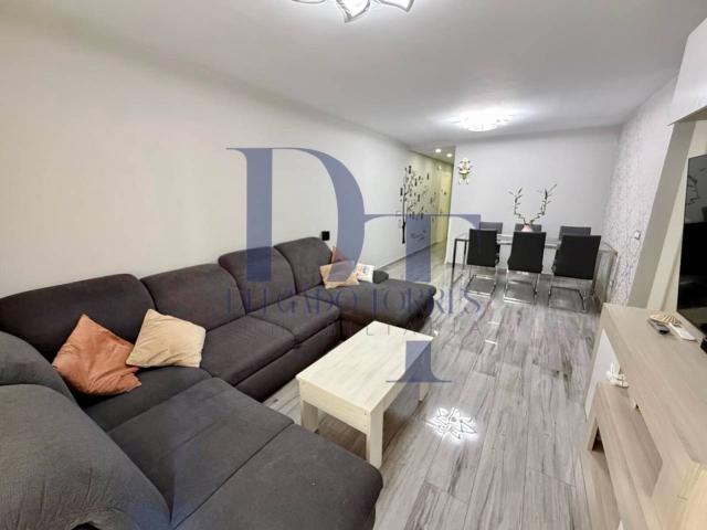 Ponemos a la venta esta magnífica vivienda situada en la zona de Capuchinos de Vélez Málaga, una ubicación muy