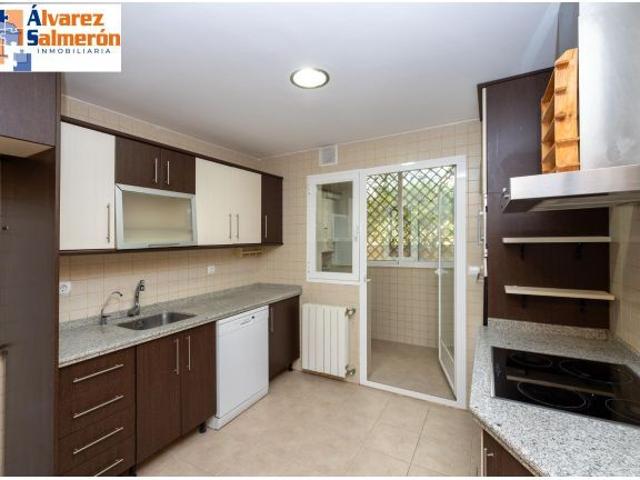 Ponemos a la venta esta preciosa casa en Urbanizacion cerrada, con zonas comunes y piscina comunitar