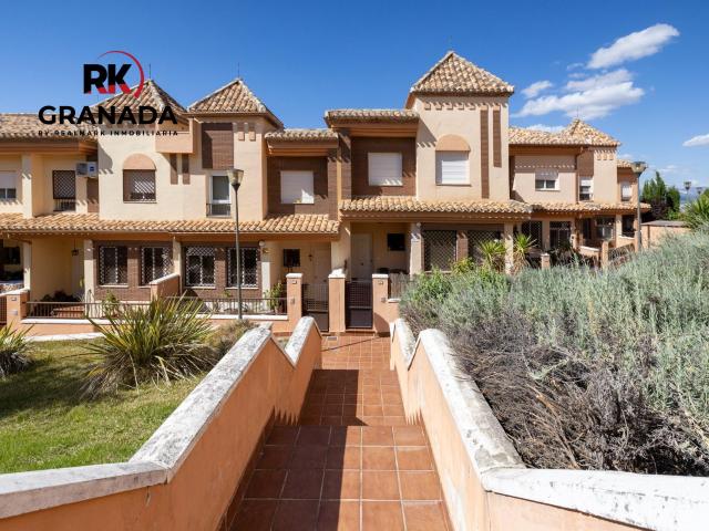 Ponemos a la venta esta preciosa casa en Urbanizacion cerrada, con zonas comunes y piscina comunitaria