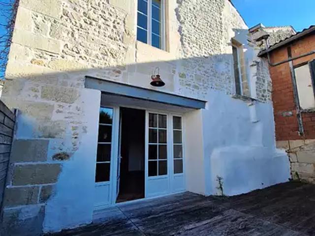 Pons 17800 Location maison 5 pièces t5 terrasse