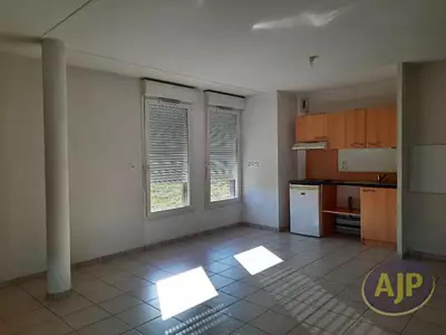Pons 17800 Location appartement 1 pièce t1 parking