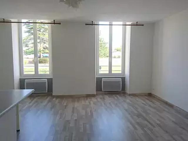Pons 17800 Location appartement 3 pièces t3 cave