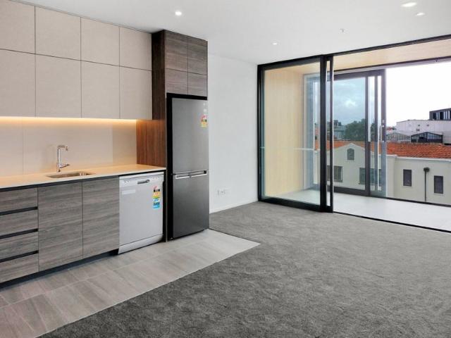 Ponsonby, Studio