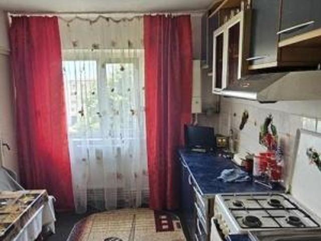 Poarta 6, de vanzare apartament 2 camere, gaze, mobilat