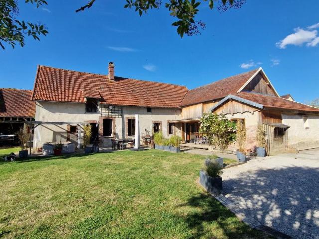 Poche NOGENT LE ROI: Longère de 117 m²