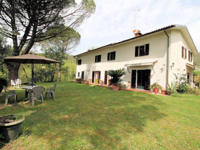 Podere con vista panoramica in vendita a Monsummano Terme