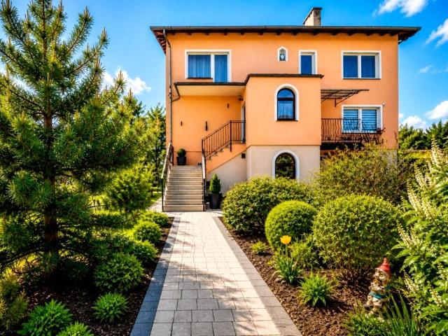 Podolska 260 m², Księginice