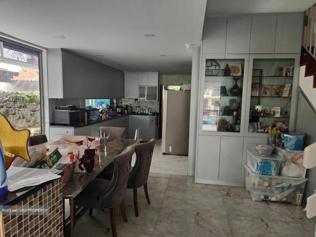 Poh Huat Road D19, Semi