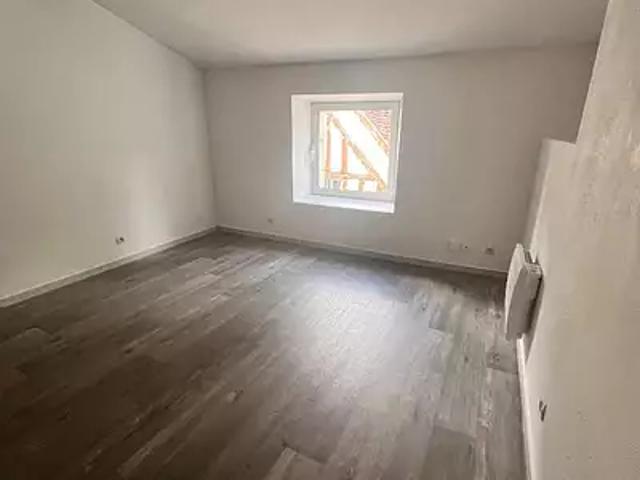 Poitiers 86000 Location appartement 1 pièce t1 au dernier étage