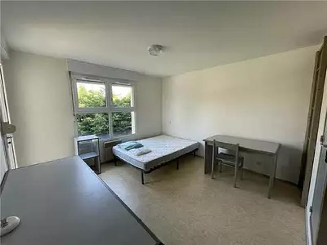 Poitiers 86000 Location appartement 1 pièce t1 au dernier étage