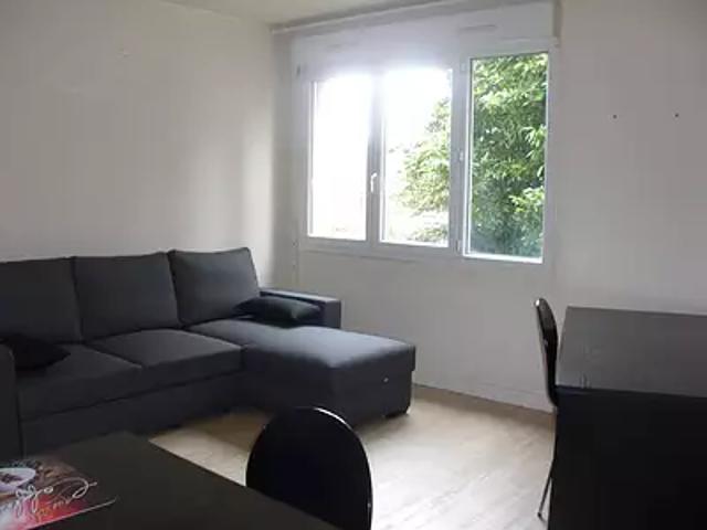 Poitiers 86000 Location appartement 1 pièce t1 au dernier étage parking