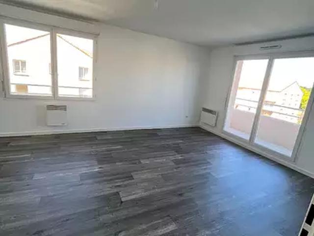 Poitiers 86000 Location appartement 2 pièces t2 au dernier étage cave
