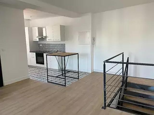 Poitiers 86000 Location appartement 2 pièces t2 au dernier étage