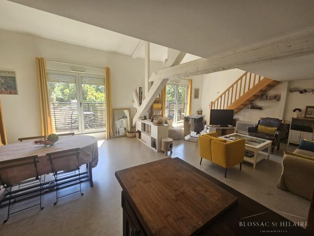 Poitiers centre ville, appartement T4, 92 m2 avec deux places de parking et balcons