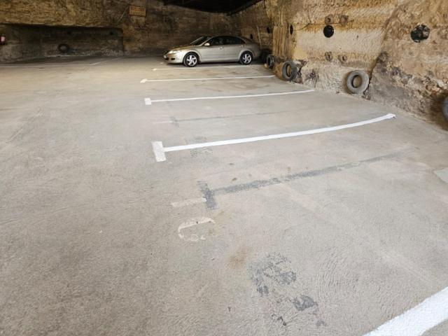 Poitiers, Pont Joubert, place de parking sécurisée et couverte