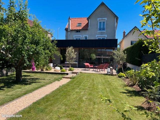 Poitiers Sud, Rénovation de qualité pour cette maison d'environ 160m² avec jardin