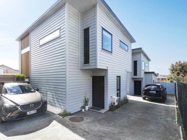 point chevalier, 3 bedrooms