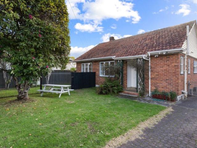 point chevalier, 3 bedrooms