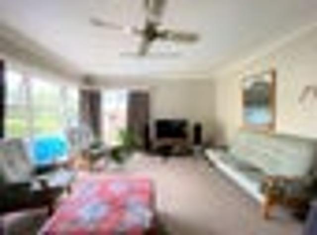 Point Chevalier, 3 bedrooms, $860 pw