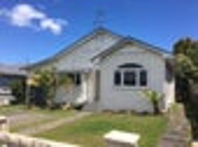 Point Chevalier, 3 bedrooms, $880 pw