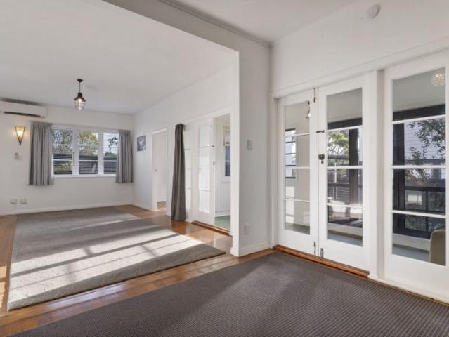 point chevalier, 3 bedrooms