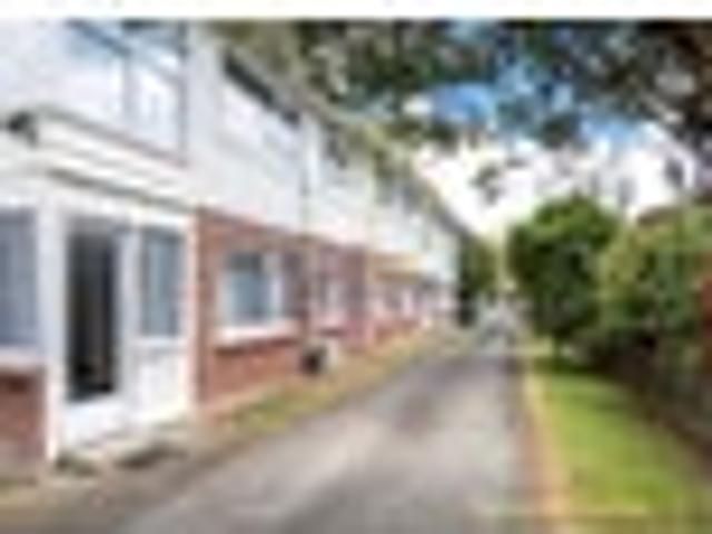 Point Chevalier, 2 bedrooms, $580 pw