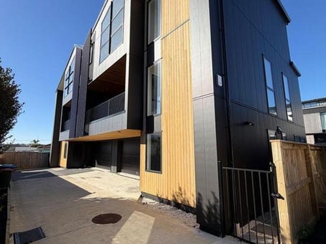 point chevalier, 4 bedrooms