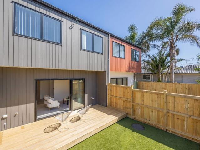 Point England, 4 bedrooms
