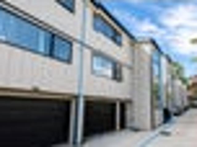 Point England, 5 bedrooms, $900 pw