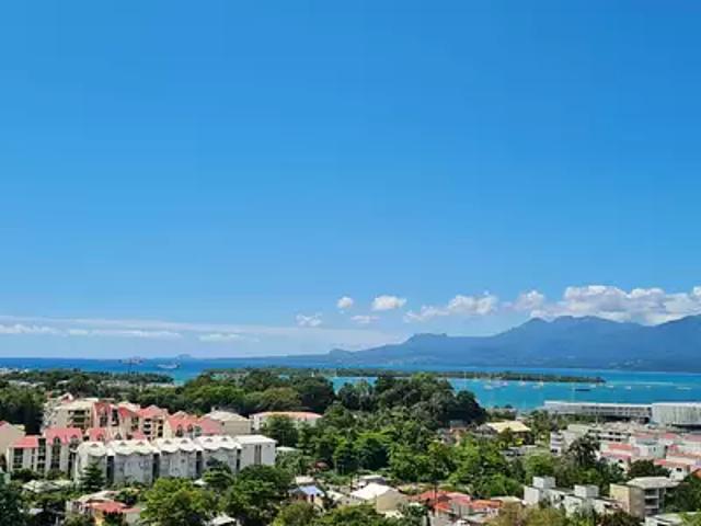 Pointe à Pitre 97110 Location appartement 4 pièces t4 au dernier étage