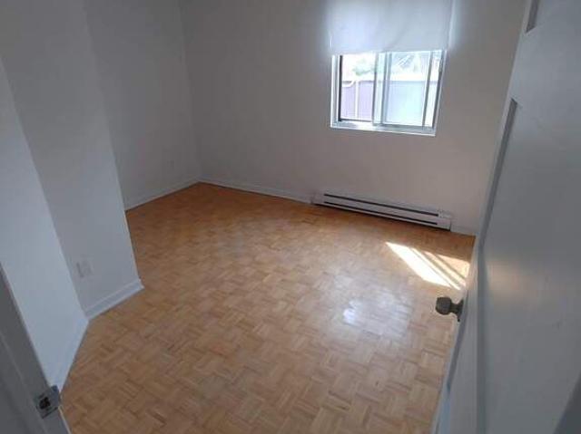 Pointe St Charles Nice 5 1/2 Available