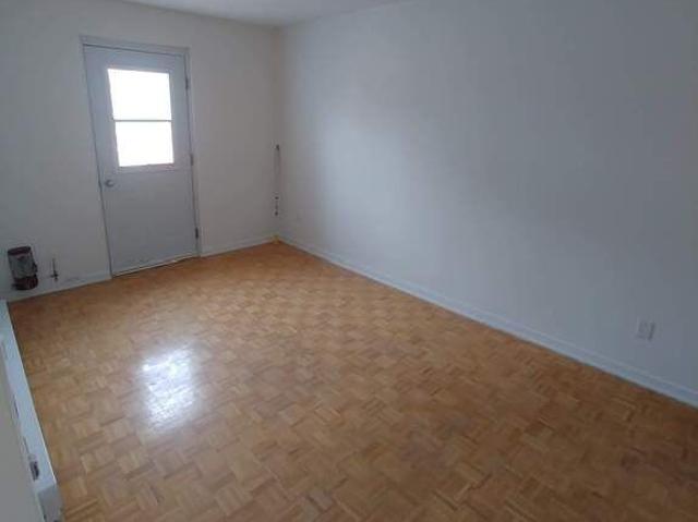 Pointe St Charles Nice 5 1/2 Available