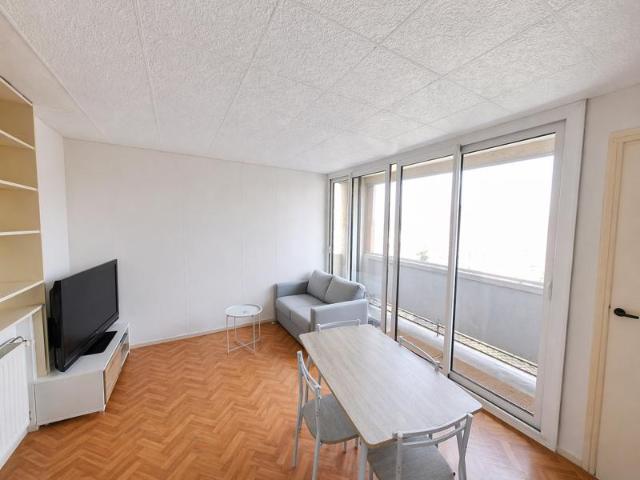 POISSY 3 pièces de 55,55 m2 vendu loué Rentabilité 5,1 %